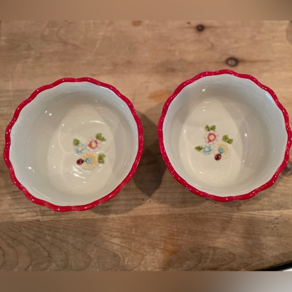 NWOT Set of 2 Temp-tations Red White Floral Gingham ladybug scalloped bowls 24oz - Picture 2 of 9
